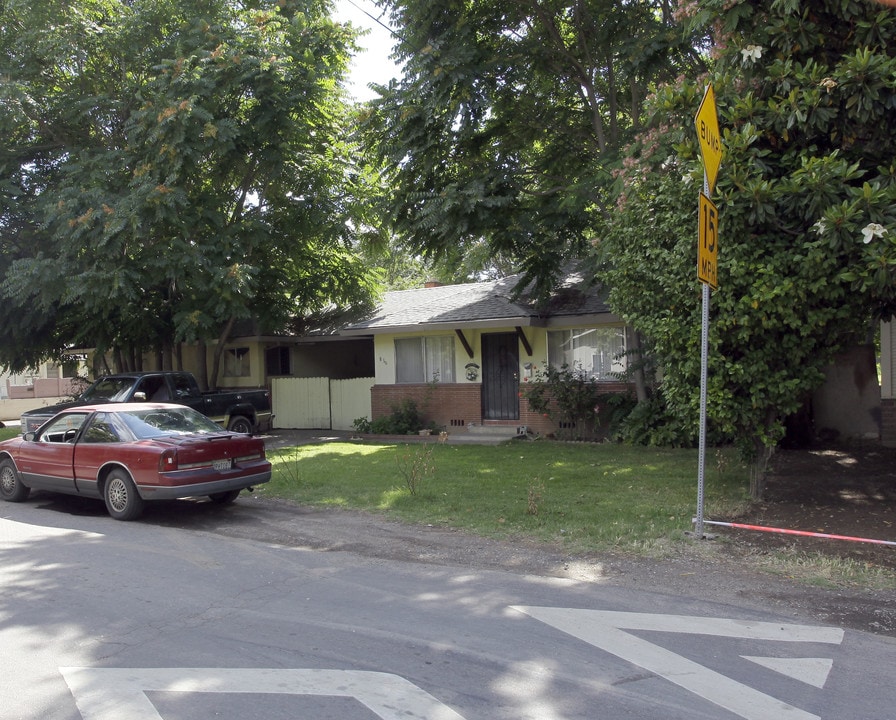 828-832 Walnut St in West Sacramento, CA - Building Photo