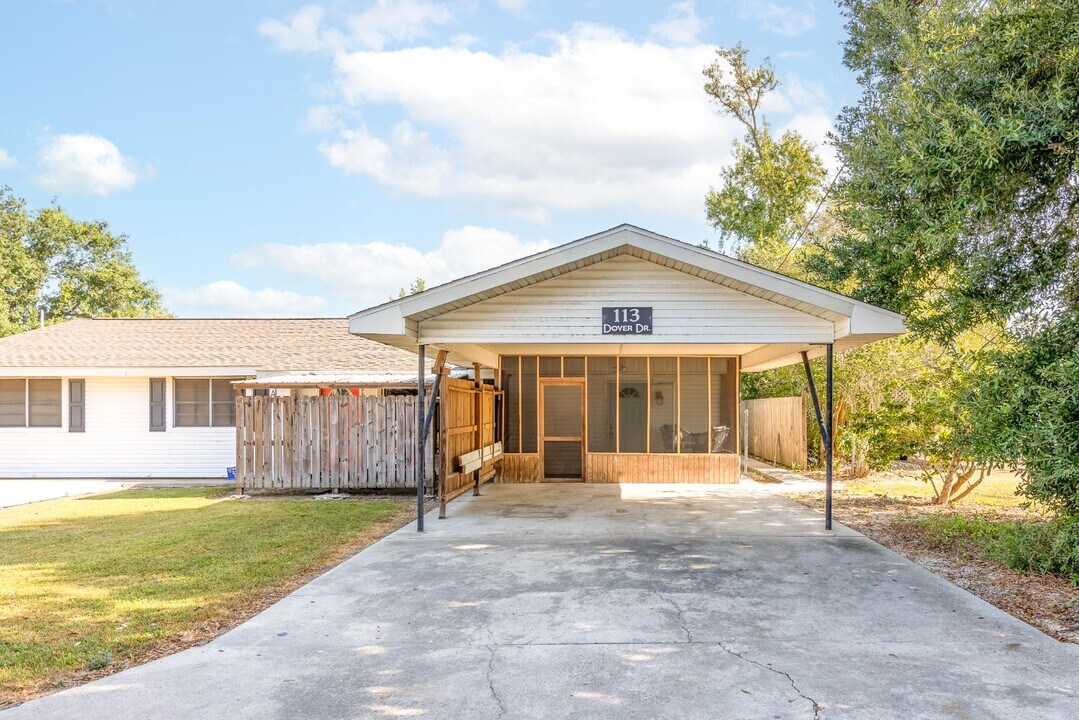 113 Dover Dr in Houma, LA - Building Photo