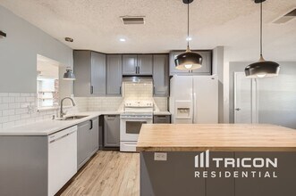 6685 26th Way N in St. Petersburg, FL - Building Photo - Building Photo