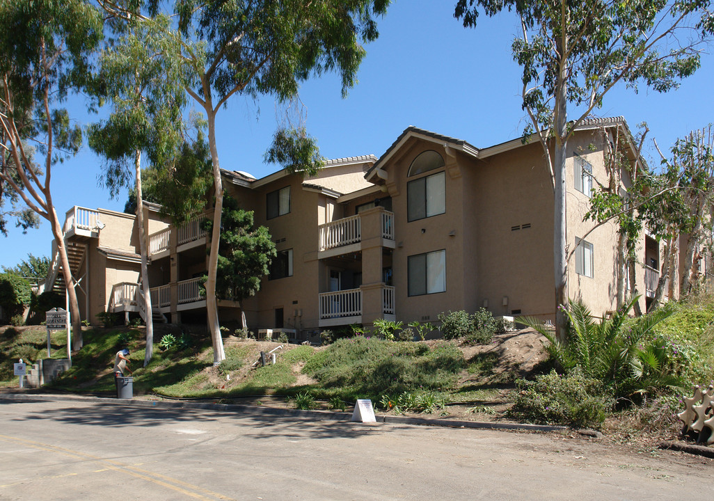 Casa Comanche in La Mesa, CA - Building Photo