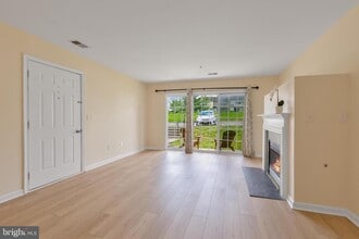 136 Brookland Ct in Winchester, VA - Foto de edificio - Building Photo