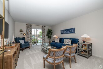 8 Commodore Ln in West Babylon, NY - Building Photo - Building Photo