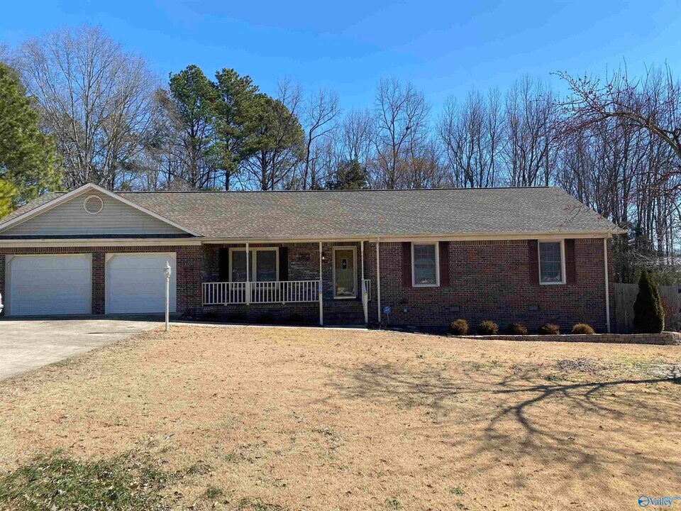 15914 Estate Dr in Athens, AL - Building Photo