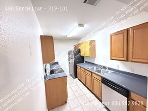 400 Green Leaf in Horseshoe Bay, TX - Building Photo - Building Photo
