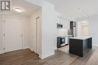 2525 Bathurst St in Toronto, ON - Building Photo - Building Photo