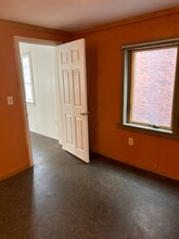 79 Main St in Madison, ME - Foto de edificio - Building Photo