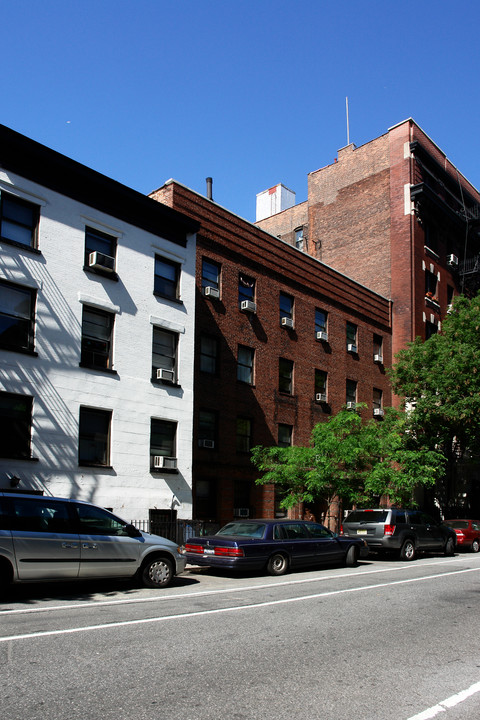 206-208 W 21st St in New York, NY - Building Photo