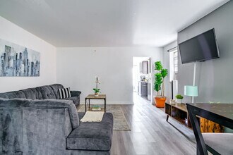 605 Dennison Ave in Columbus, OH - Foto de edificio - Building Photo