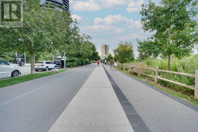 56 Annie Craig Dr in Toronto, ON - Building Photo - Building Photo