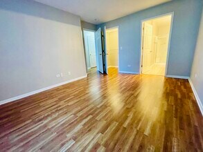 1323 N Red Oak Cir in Round Lake Beach, IL - Building Photo - Building Photo
