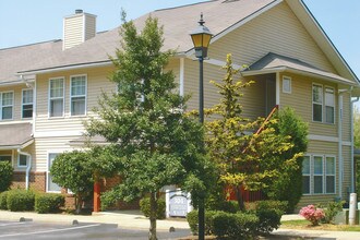 Chadwick Square Apartments in Hendersonville, NC - Building Photo - Building Photo