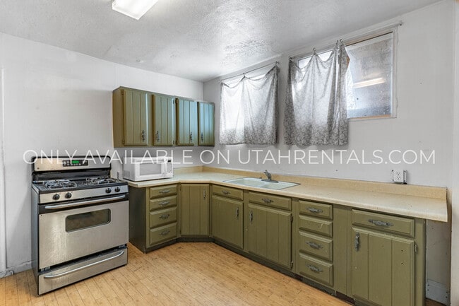 property at 40 E State St