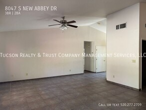 8047 S New Abbey Dr in Tucson, AZ - Building Photo - Building Photo
