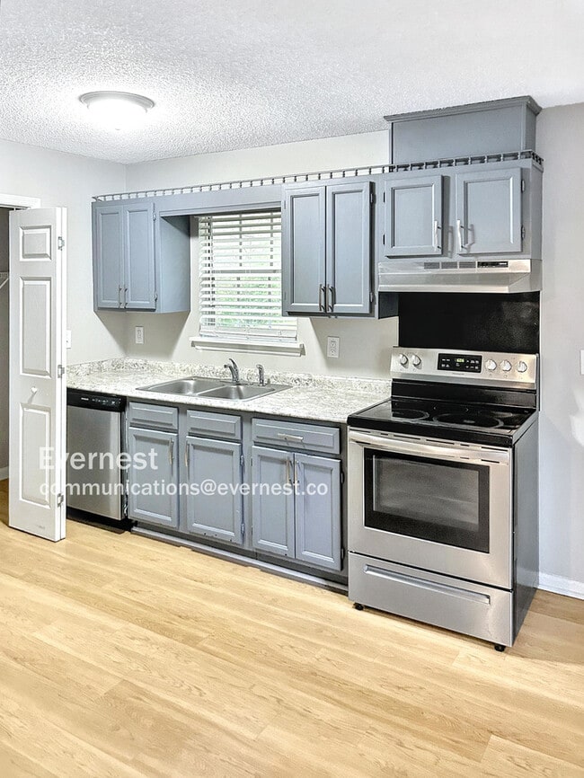 704 Robin Rd in Birmingham, AL - Building Photo - Building Photo