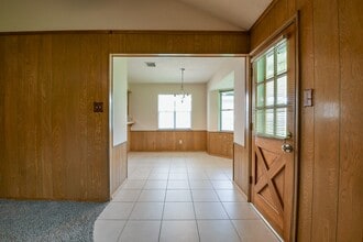 2213 Westside Dr in Deer Park, TX - Foto de edificio - Building Photo