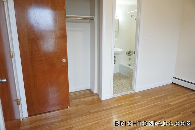 164 N Beacon St in Boston, MA - Building Photo - Building Photo