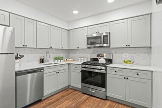 Waterside Apartments in Philadelphia, PA - Building Photo - Building Photo