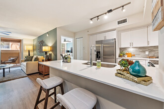 Crescent House Apartments in Miami Lakes, FL - Building Photo - Building Photo