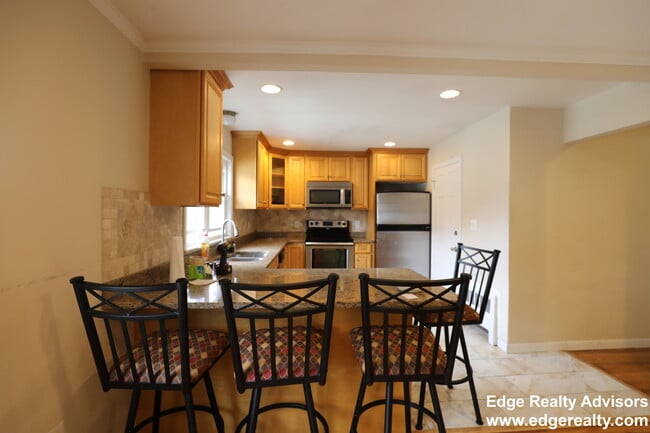 20 Cummings Rd, Unit 2 in Boston, MA - Foto de edificio - Building Photo