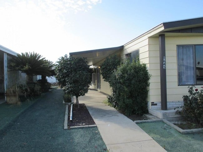1645 San Marcos Dr in Hemet, CA - Building Photo - Building Photo