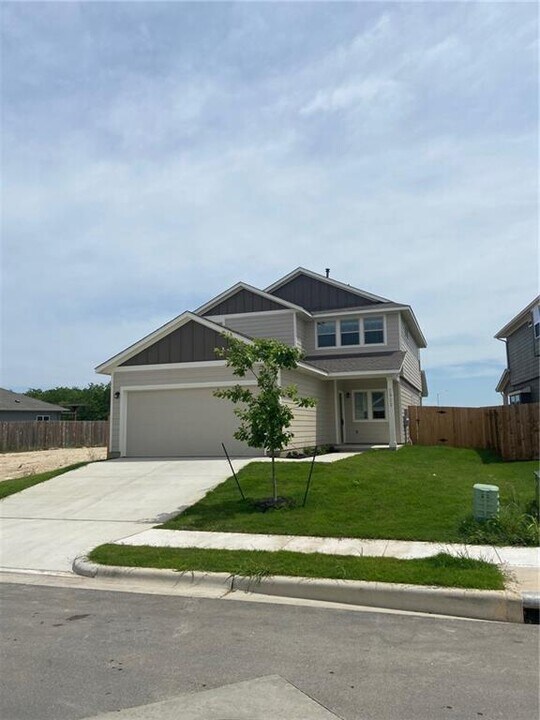 2923 Brand Iron Dr in San Marcos, TX - Building Photo