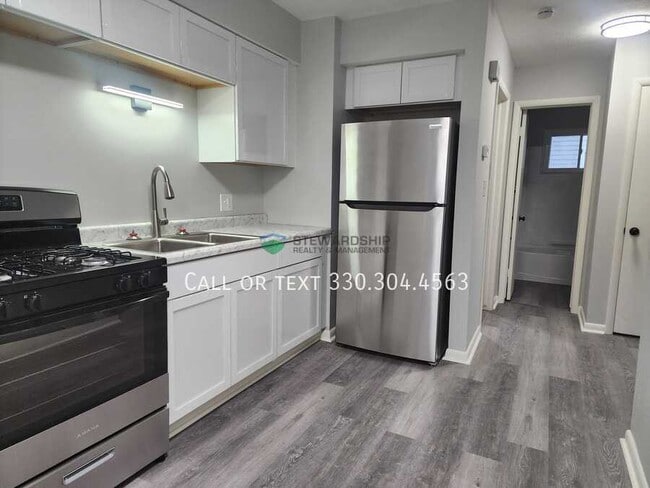 2557 Edwin Ave in Akron, OH - Building Photo - Building Photo