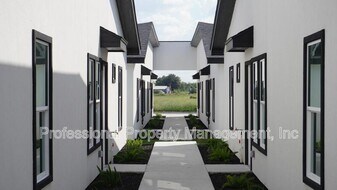 2813 Bravo Rd in Weslaco, TX - Building Photo
