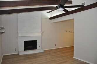 2011 Gathright Cove in Austin, TX - Building Photo - Building Photo