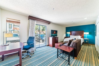 8242 N Black Cyn Hwy in Phoenix, AZ - Building Photo - Building Photo