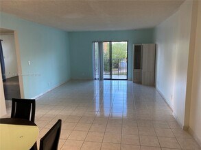 1900 Diana Dr in Hallandale Beach, FL - Building Photo - Building Photo