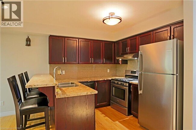 632 Columbia Forest Blvd in Waterloo, ON - Building Photo - Building Photo