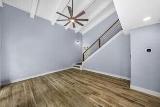 1913 Lightsey Rd in Austin, TX - Foto de edificio - Building Photo