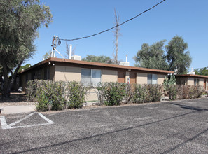 2053 North Alvernon Road in Tucson, AZ - Foto de edificio - Building Photo