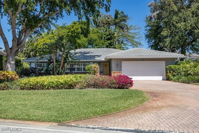 587 Parkwood Ln in Naples, FL - Building Photo - Building Photo