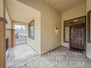 301 St Joseph Ct in Roseville, CA - Building Photo - Building Photo