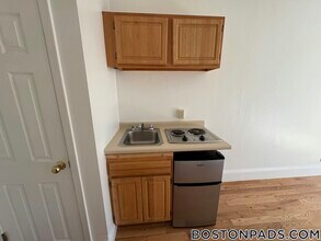 1061 Beacon St in Brookline, MA - Building Photo - Building Photo