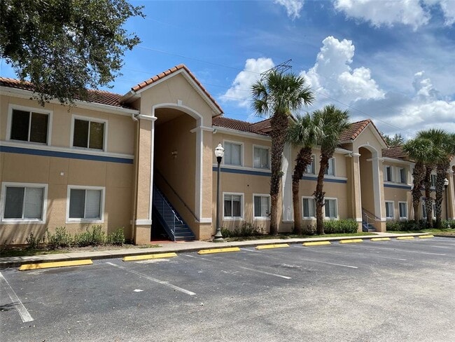 495 Las Cortes Ln in Orlando, FL - Building Photo - Building Photo