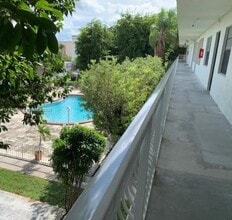 500 NE 2nd St in Dania Beach, FL - Foto de edificio - Building Photo