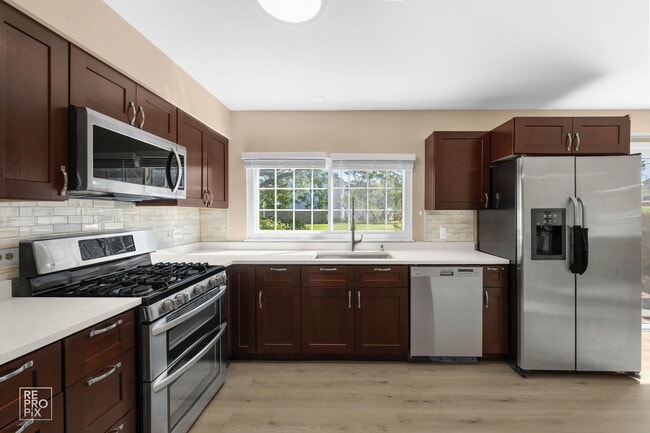 1705 College Green Dr in Elgin, IL - Building Photo - Building Photo