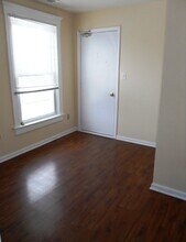 613 Washington St, Unit 3 in Waukegan, IL - Building Photo - Building Photo