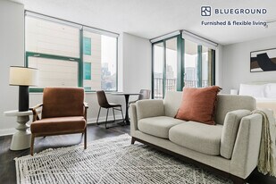 77 W Huron St in Chicago, IL - Building Photo