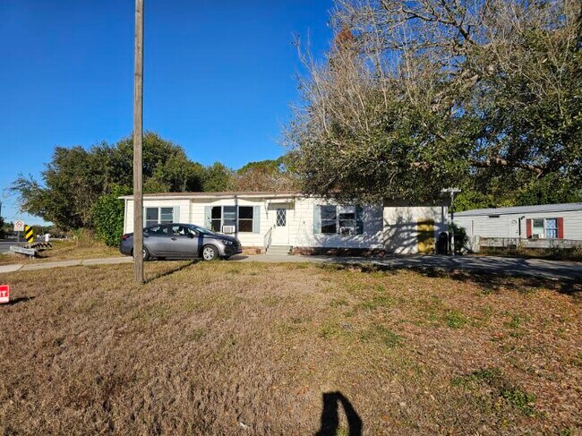 7566 Peyraud Dr in North Fort Myers, FL - Foto de edificio - Building Photo