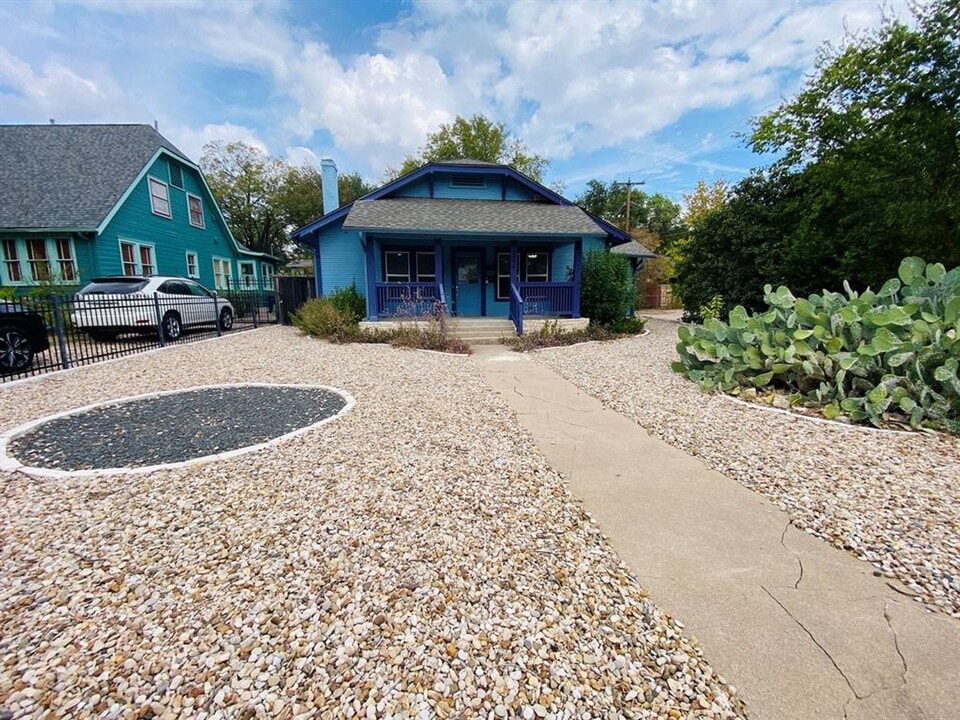 404 E 35th St in Austin, TX - Building Photo