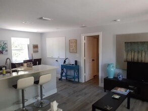846 Selkirk St in West Palm Beach, FL - Building Photo - Building Photo
