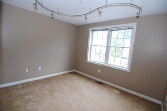75 Barrington Ave in Nashua, NH - Building Photo - Building Photo