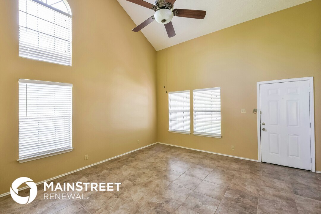 7422 Pebblewood in San Antonio, TX - Building Photo