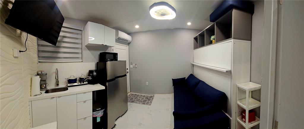 6841 SW 11th St in Pembroke Pines, FL - Building Photo