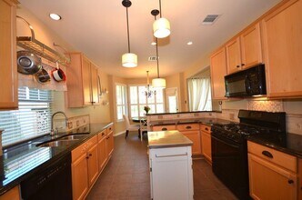 704 Broken Feather Trail in Pflugerville, TX - Building Photo - Building Photo