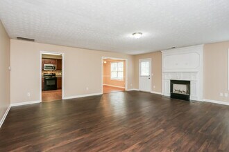 4670 Duval Point Way SW in Snellville, GA - Foto de edificio - Building Photo