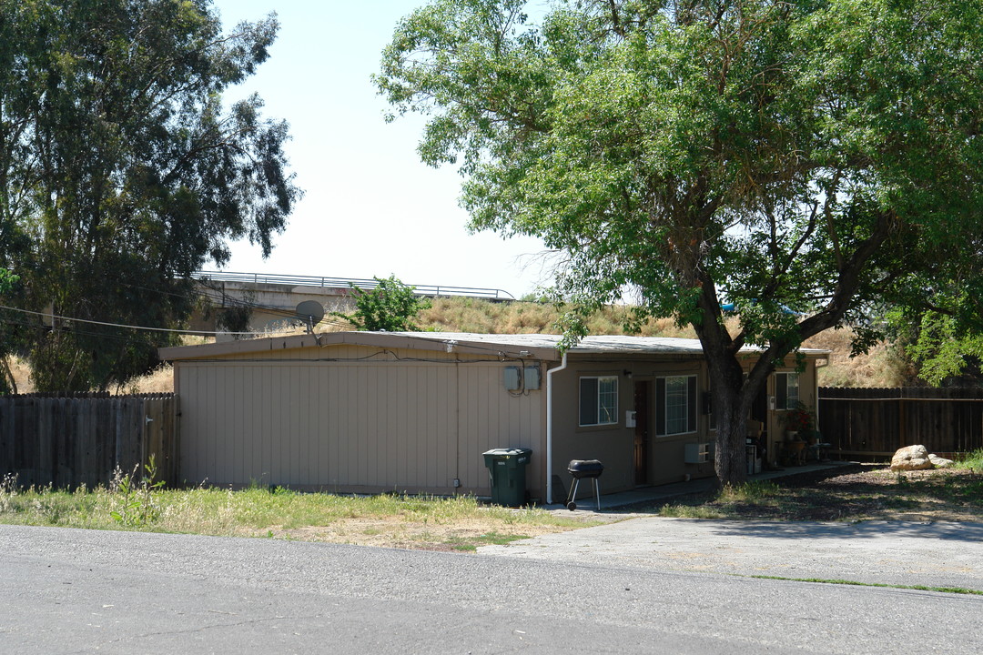 400-412 W Silver Eagle Rd in Sacramento, CA - Building Photo